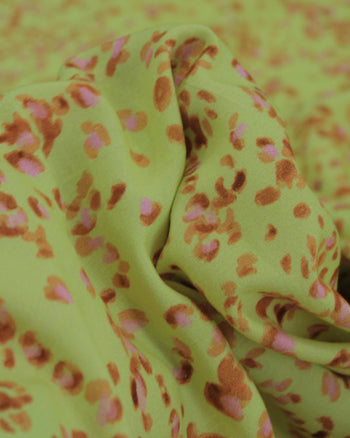 Tecido Viscose Premium Pétalas Abstratas Rosa, Argila e Pistache