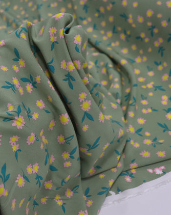 Tecido Viscose Tapete Floral Amarelo, Rosa e Tons de Verde