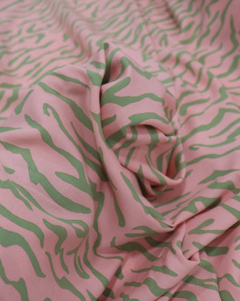 Tecido Viscose Animal Print Verde e Rosa Chiclete