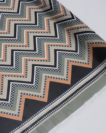 Tecido Crepe Chiffon Italiano Barrado e Chevron Laranja, Bege e Preto