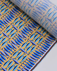 Tecido Viscose Premium Sardine em Listras Geométricas Tons de Azul e Bege Claro