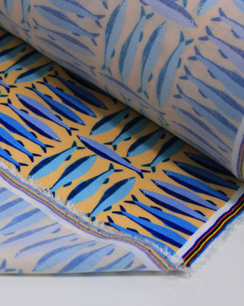 Tecido Viscose Premium Sardine em Listras Geométricas Tons de Azul e Bege Claro