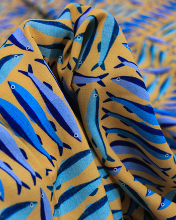 Tecido Viscose Premium Sardine em Listras Geométricas Tons de Azul e Bege Claro