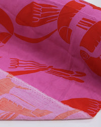 Tecido Viscose Premium Macro Tucanos Vermelho e Rosa