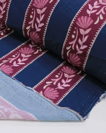 Tecido Viscose Premium Ramos Florais em Listras Tons de Roxo e Azul Petróleo