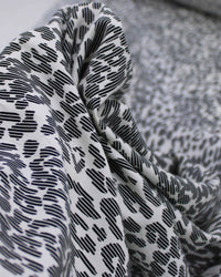 Tecido Tricoline Animal Print Digital P/B