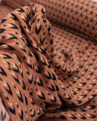 Tecido Viscose Texturizada Micro Estampa Étnica Bege, Preto e Marrom Claro