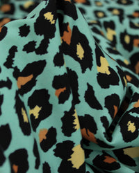 Tecido Viscose Animal Print Clássico Preto e Verde Água