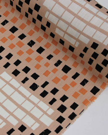 Tecido Viscose Texturizada Listras Geométricas Preto, Laranja e Nude