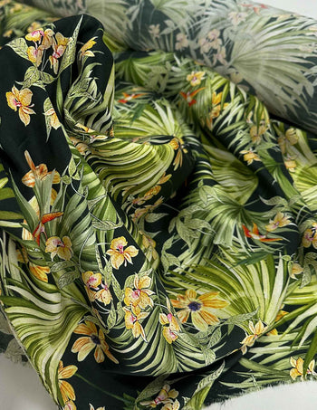 Tecido Viscose Acetinada Macro Folhagens Verde e Preto