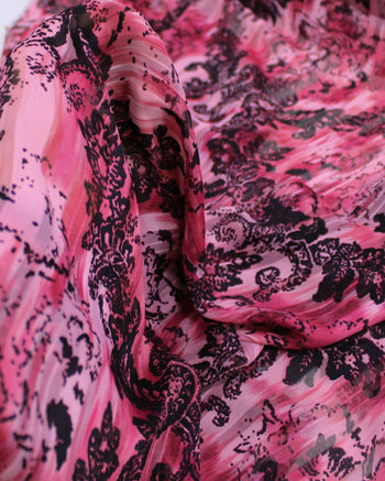Tecido Crepe Chiffon Brocado Arabesco em Ramos Preto e Tons de Rosa