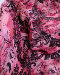 Tecido Crepe Chiffon Brocado Arabesco em Ramos Preto e Tons de Rosa