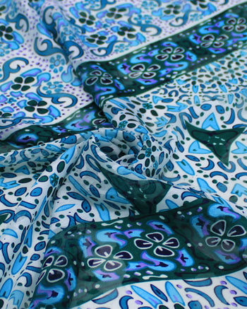 Tecido Crepe Chiffon Brocado Multi Listras Estampadas Tons Frios e Branco