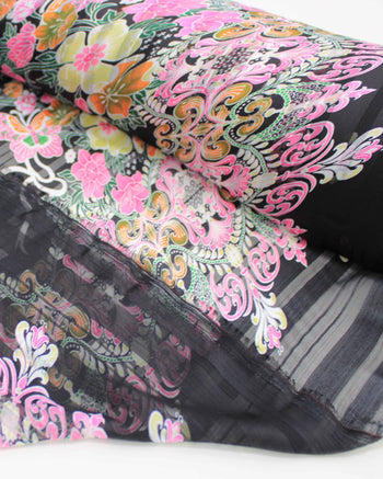 Tecido Crepe Chiffon Brocado Brrado Floral e Arabescos Colorido, Branco e Preto