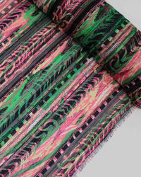 Tecido Crepe Chiffon Brocado Listras Abstratas Verde e Tons de Rosa