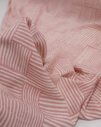 Tecido Viscose Texturizada Listras Geométricas Creme e Rosa Chá