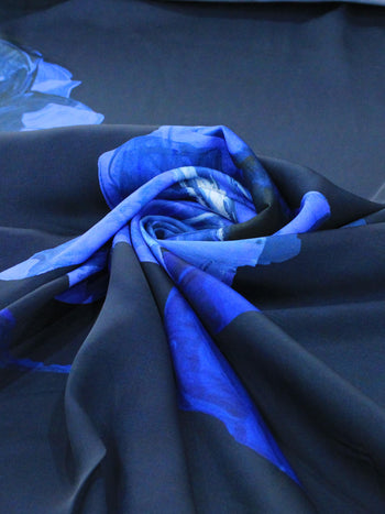 Tecido Viscose Italiano Maxi Flores Tons de Azul