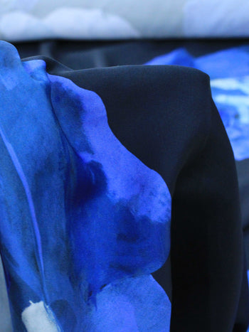 Tecido Viscose Italiano Maxi Flores Tons de Azul
