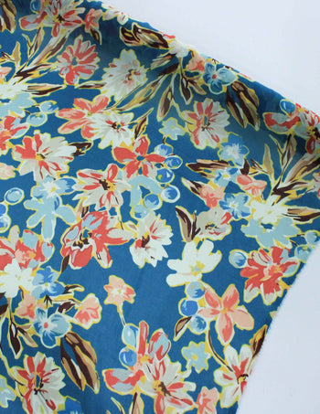 Tecido Crepe Chiffon Italiano Flores Coloridas e Azul Petróleo