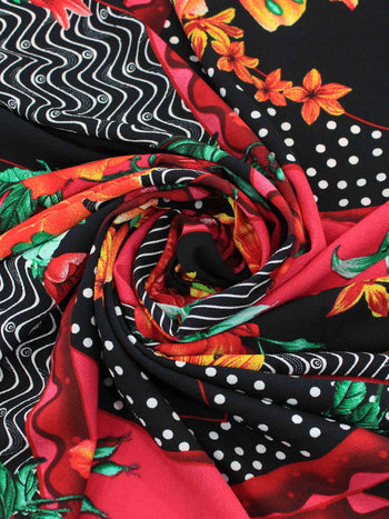 Tecido Crepe Bubble Flores e Recortes Vermelho