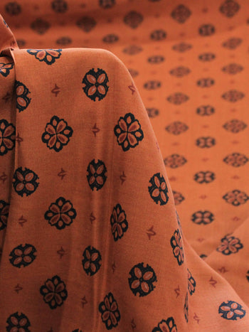 Tecido Viscose Porcelana Retro Preto e Terracota