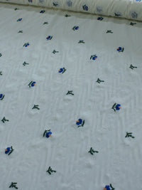 Tecido Cambraia de Algodão Bordada Mini Flor Azul, Verde e Offwhite